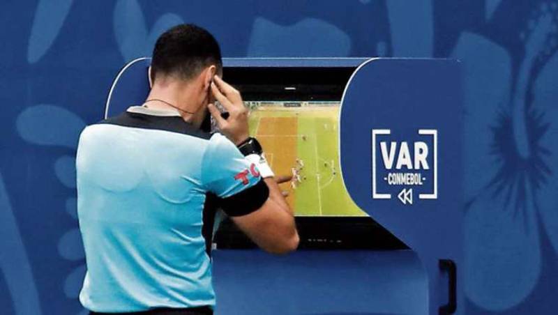 Tương lai của VAR trong bóng đá và cá cược